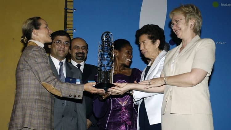 2006 : Pakistan Housing Programme Receives Global Habitat Award