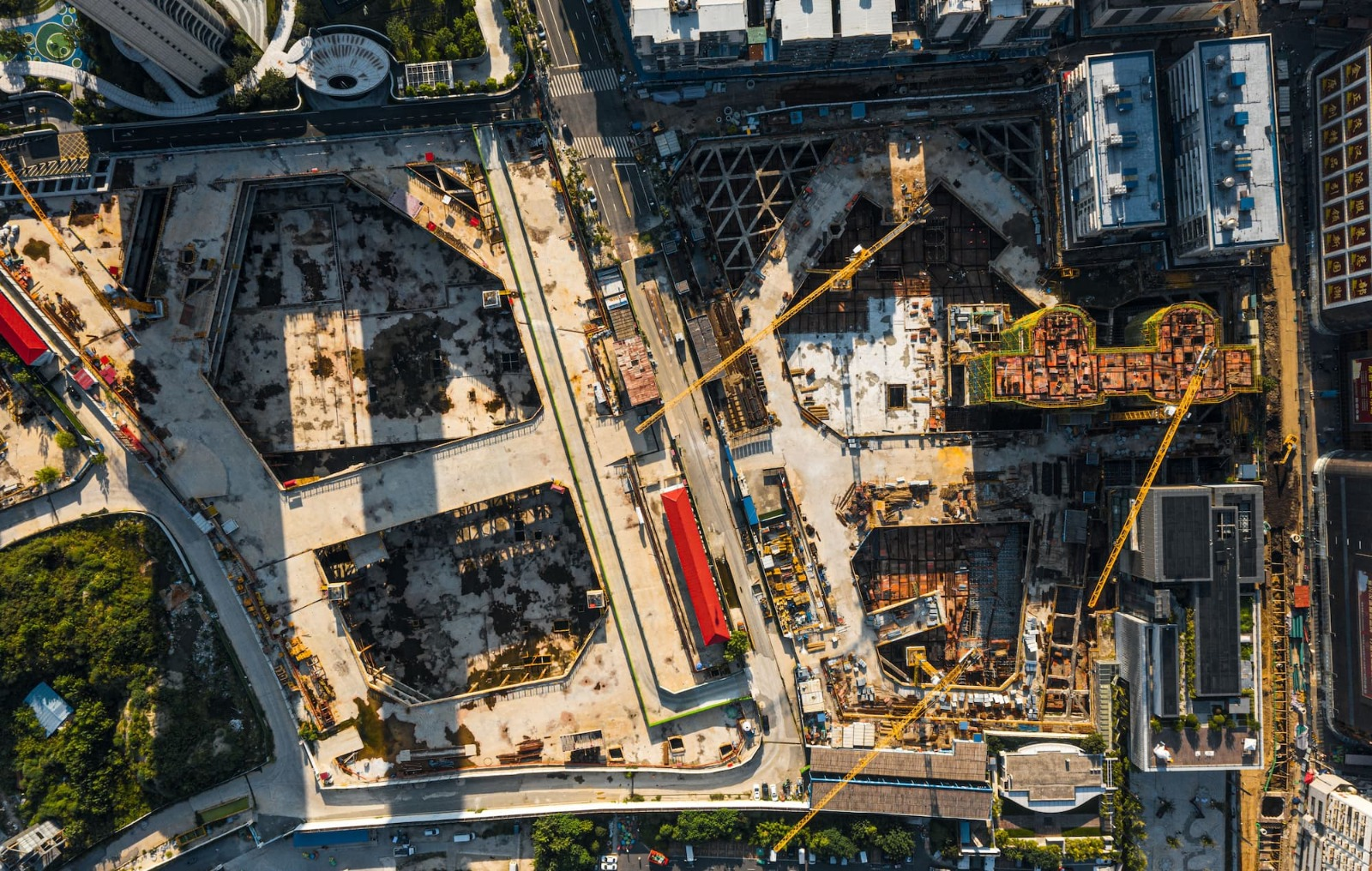 Expanding urban neighbourhood with roads and buildings