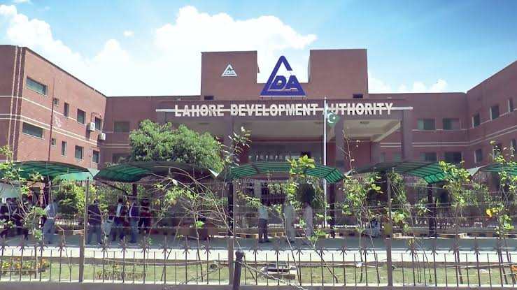 LDA Seals 63 Illegal Commercial Properties, Vacates Encroachments on Eight Plots in Lahore