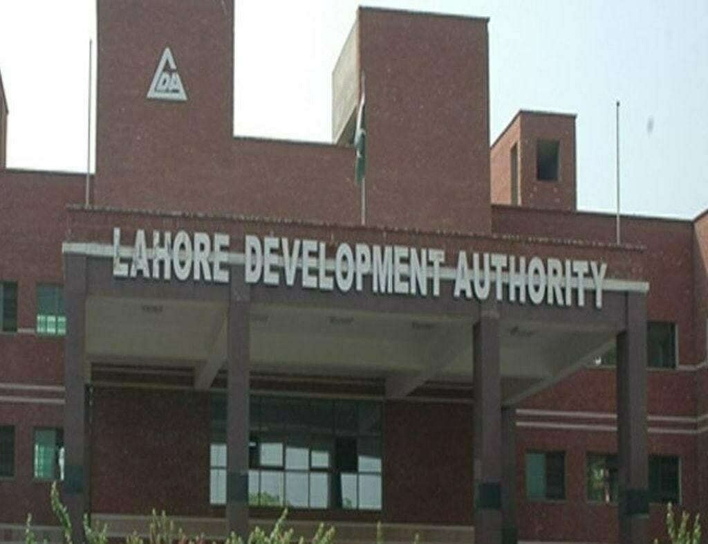 LDA Launches Major Operation Against Illegal Commercial Buildings in Lahore, Seals 203 Properties